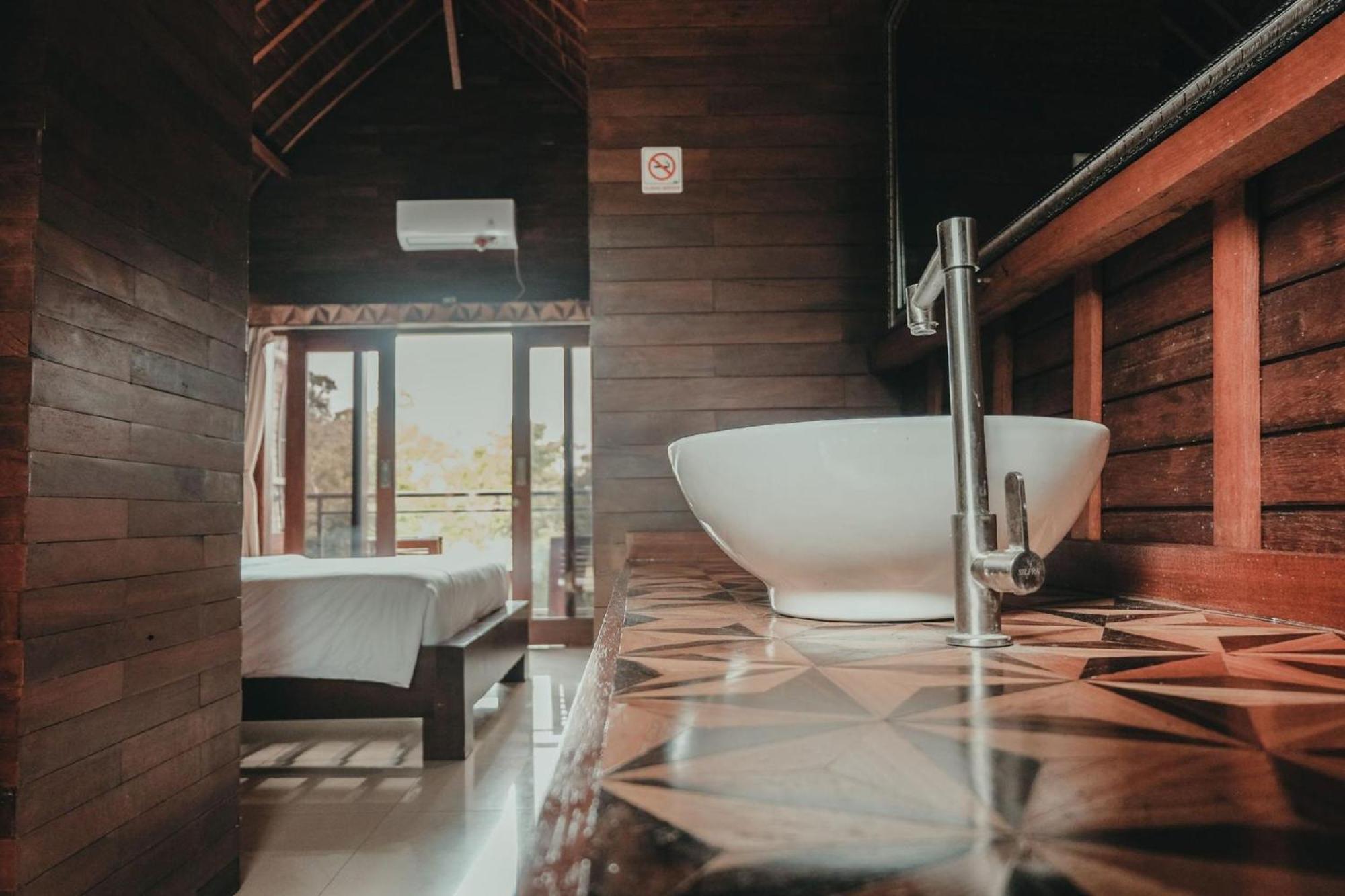 Sekar Arum Riverside Resort In Canggu ทานาล็อต ภายนอก รูปภาพ